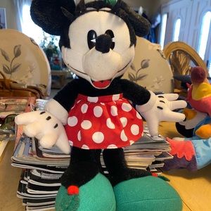 Disney GUND MINNIE MOUSE PLUSH 13" Red Green Christmas Hat Outfit.